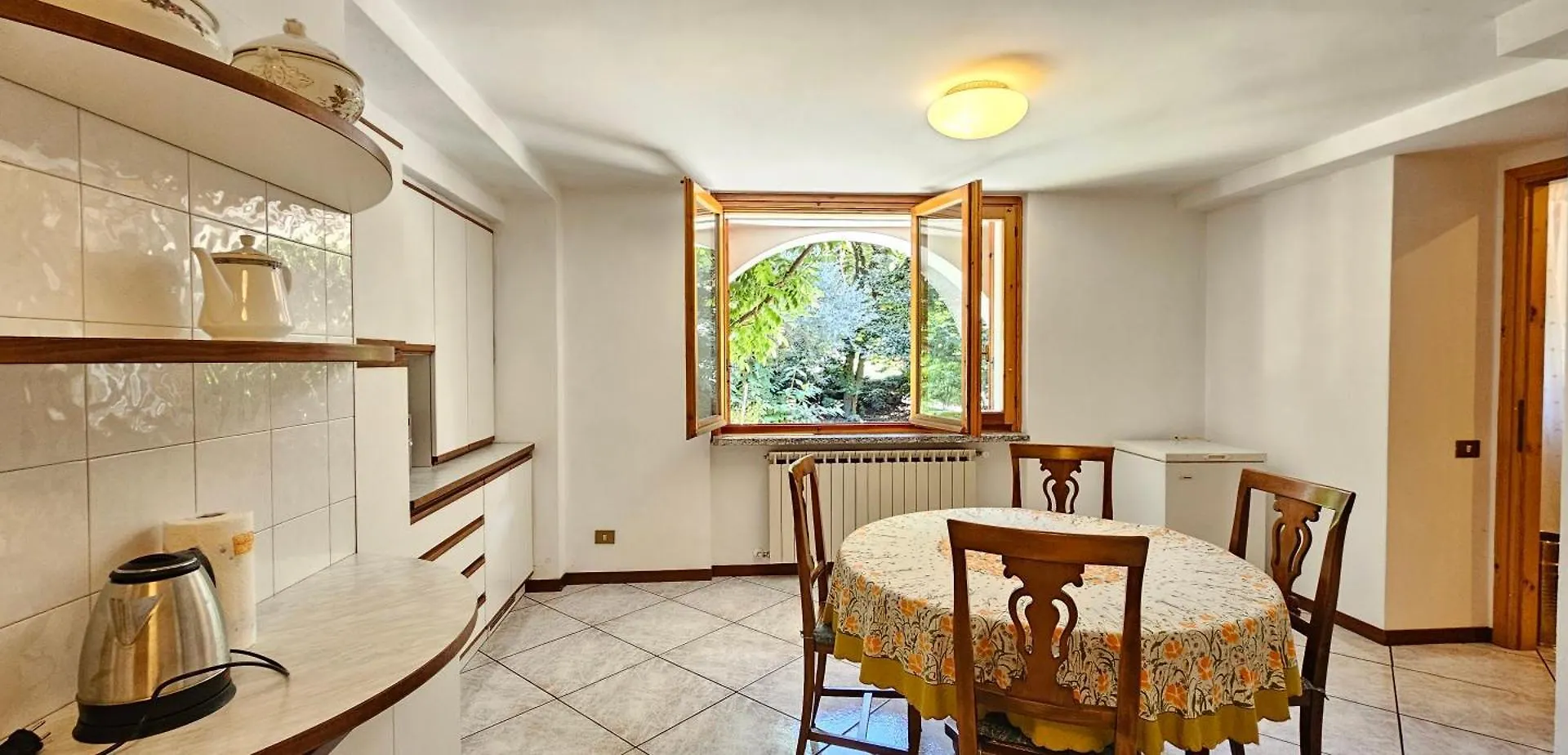 Appartamento Con Ingresso Autonomo, Giardino Privato E Portico Introbio 0*,  Italy